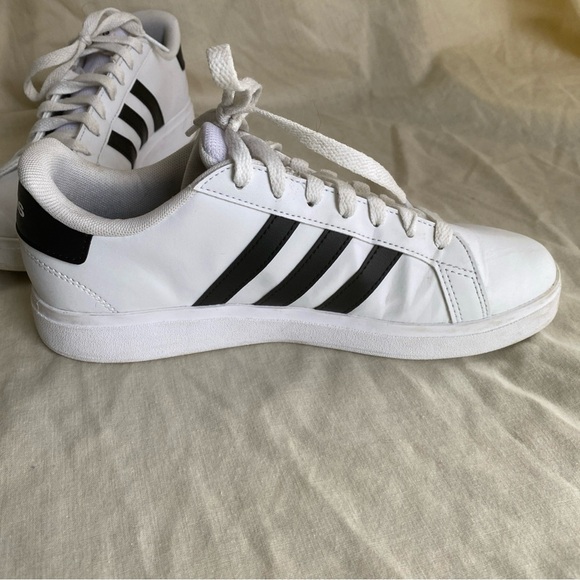 Adidas Grand Court 2.0 White Black- Men’s -7, Women’s-9 - Picture 4 of 9